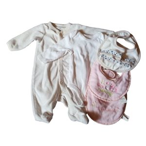 😍SALE!😍 Baby Girl clothing bundle NB 5pc